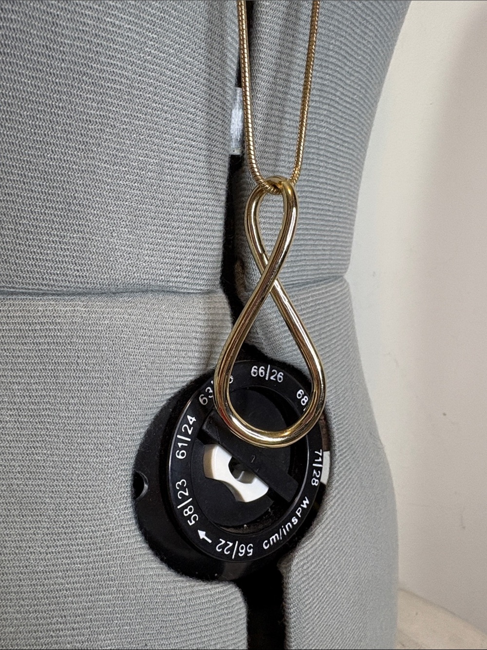 White House Black Market WHBM Gold Tone Infinity Loop Pendant Long Necklace